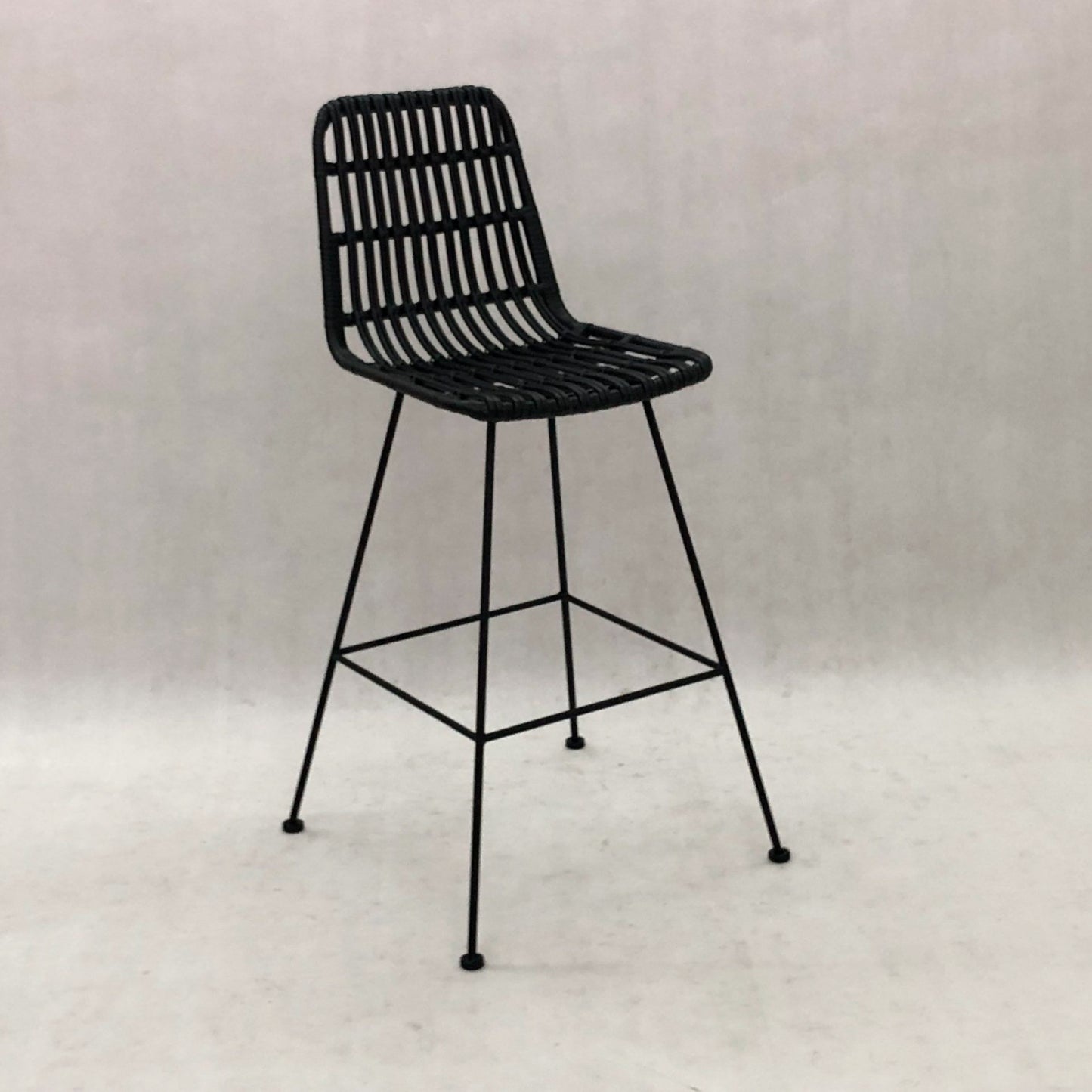 Taburete Alto de Terraza Rattan Grecia Color Negro